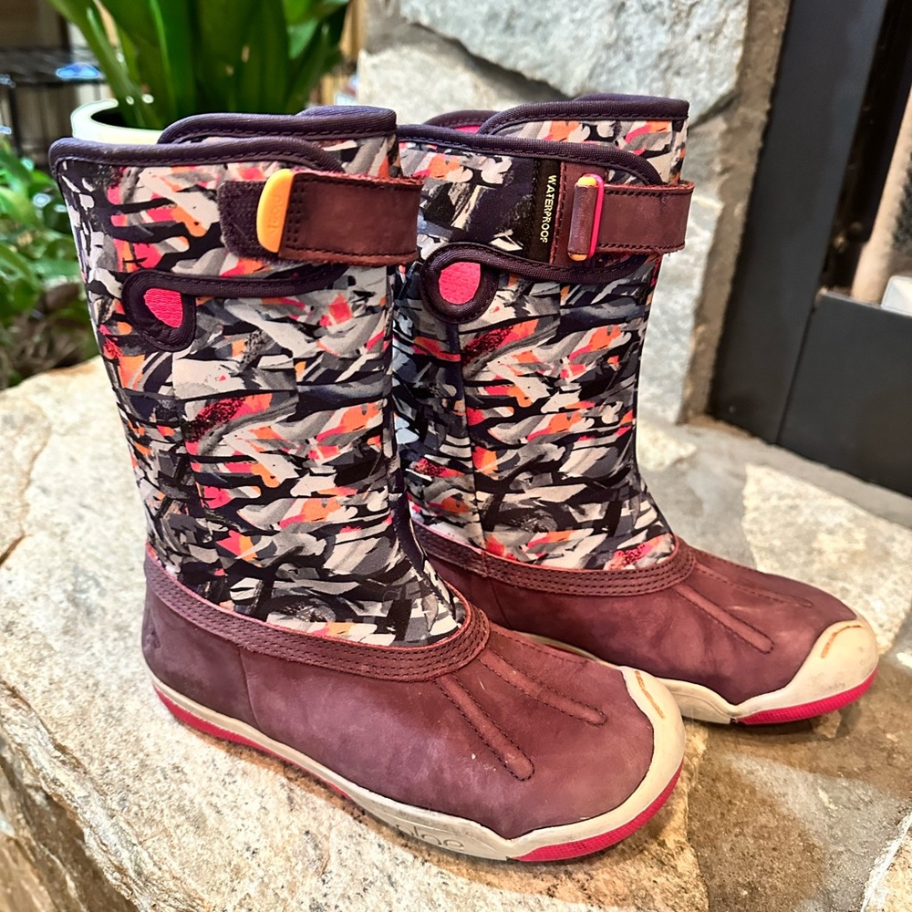 Girls/Kids PLAE Thandi WP Deep Space Purple. Size 12.5